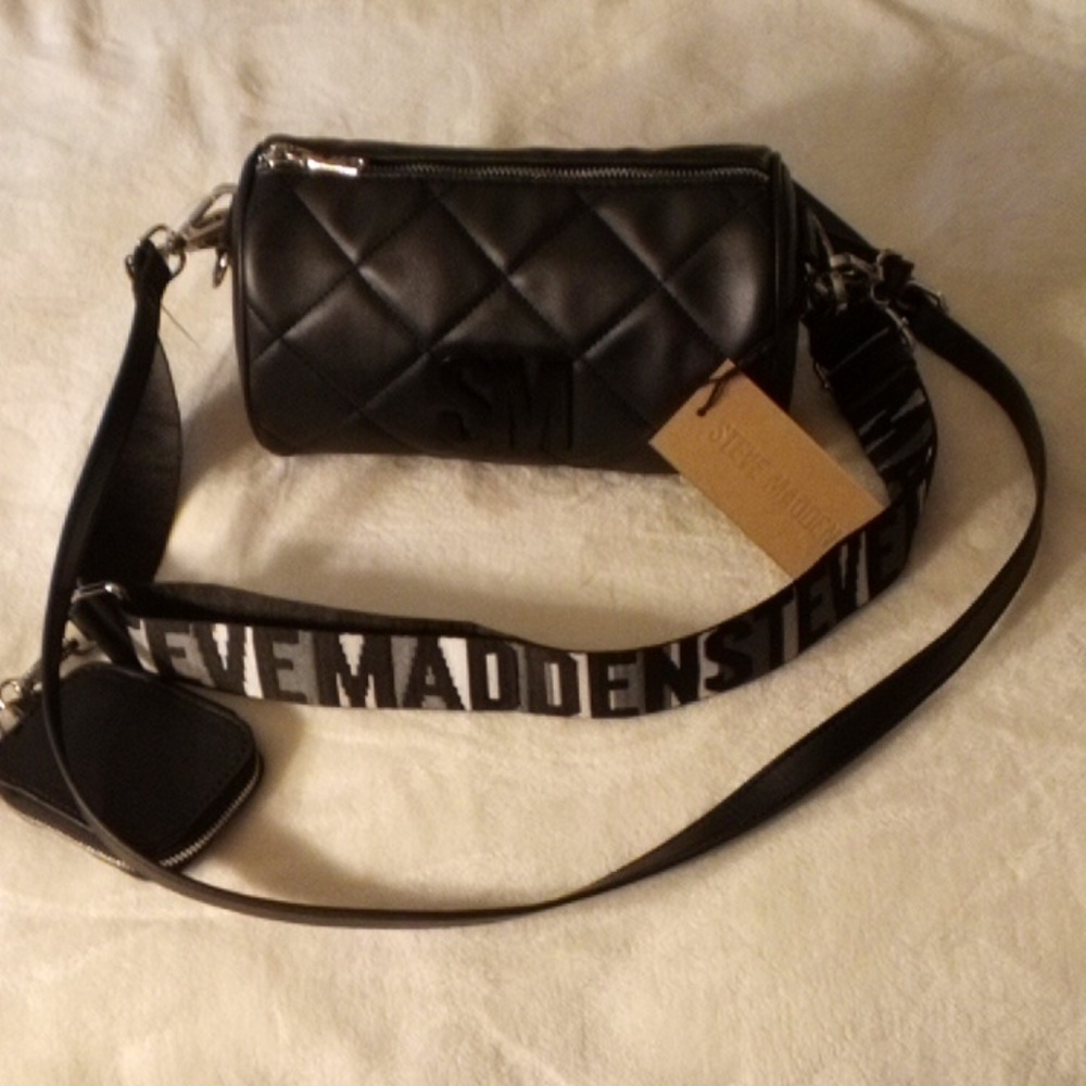 STEVE MADDEN BEAUTIFUL BLACK PURSE WITH LIL CARRY POUCH